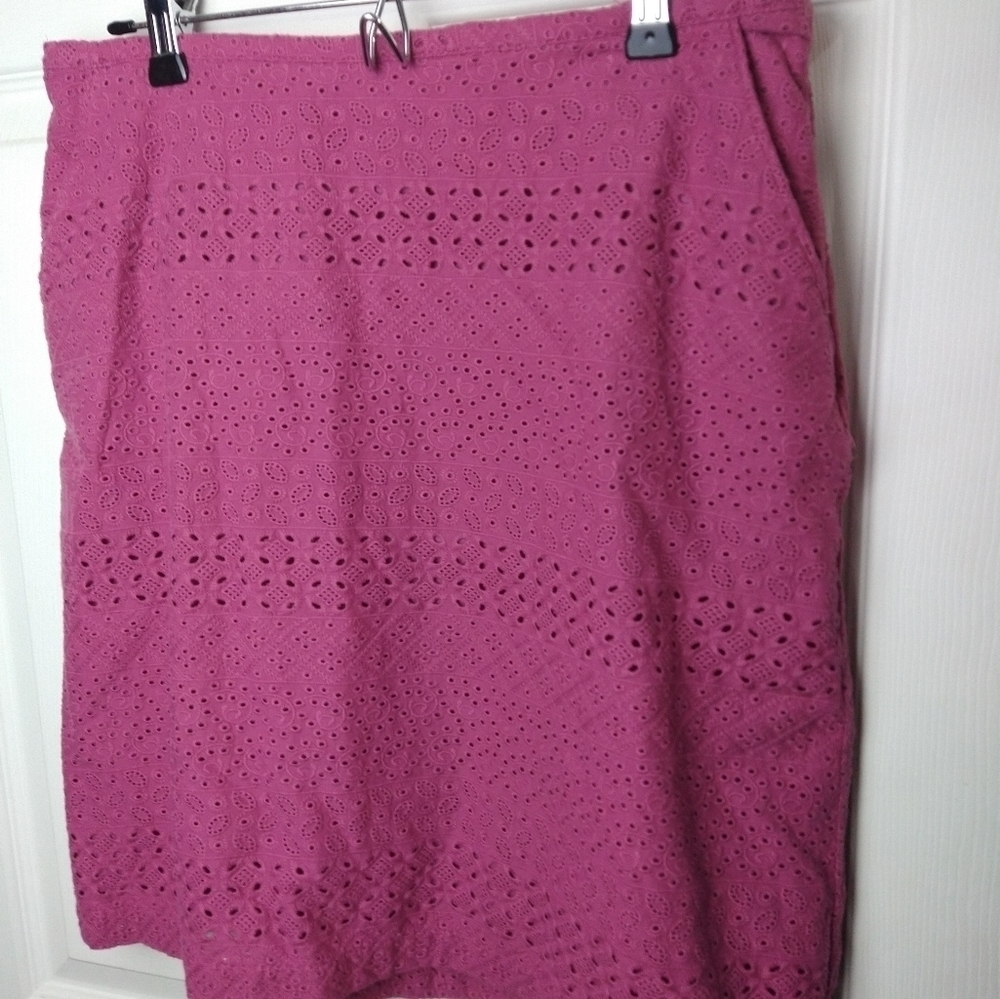 L.l.bean pink/ purple lined eyelet designed front pocket skirt. Size 8p